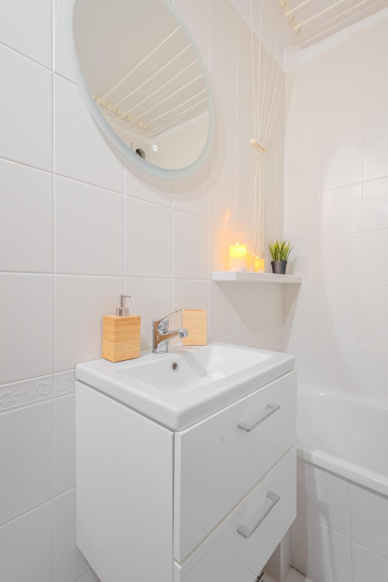 Rezydencja Filmowa- Wygodny Apartament 10 Min Od Lotniska I Centrum Daire Varşova Dış mekan fotoğraf